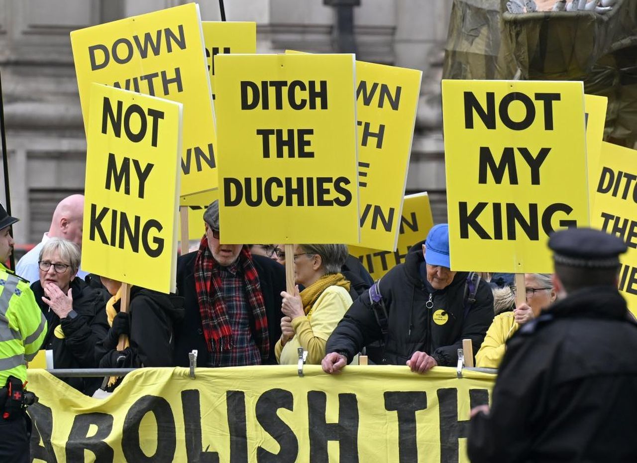 Proteste_e_sentimenti_repubblicani_a_Westminster_5iKWI5mUNn - Confidenze24 Source: Cover Images - Cover Images - Proteste anti-monarchiche a Westminster