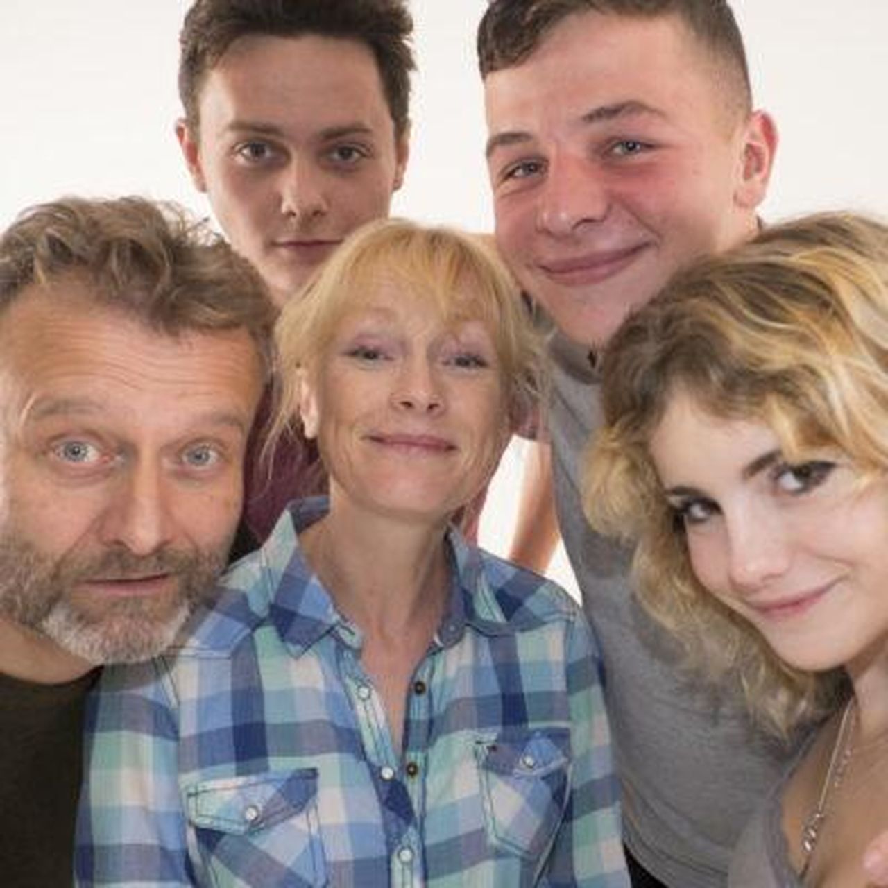 Quando__iniziata_la_relazione_tra_Hugh_Dennis_e_Claire_Skinner_WDMgLtH5Qk - Confidenze24 Source: BBC - - Hugh e Claire durante il Natale