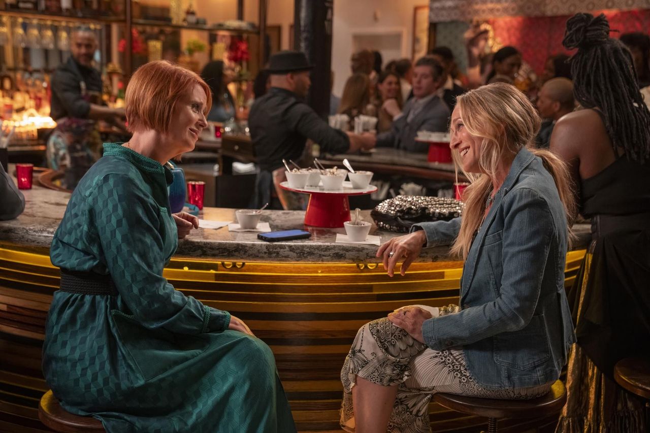 Quando__stata_girata_la_Stagione_3_di_And_Just_Like_That_ZIRCqi5qDn - Confidenze24 Source: Craig Blankenhorn/Max - - Cynthia Nixon & Sarah Jessica Parker in 'And Just Like That...' Stagione 3.
