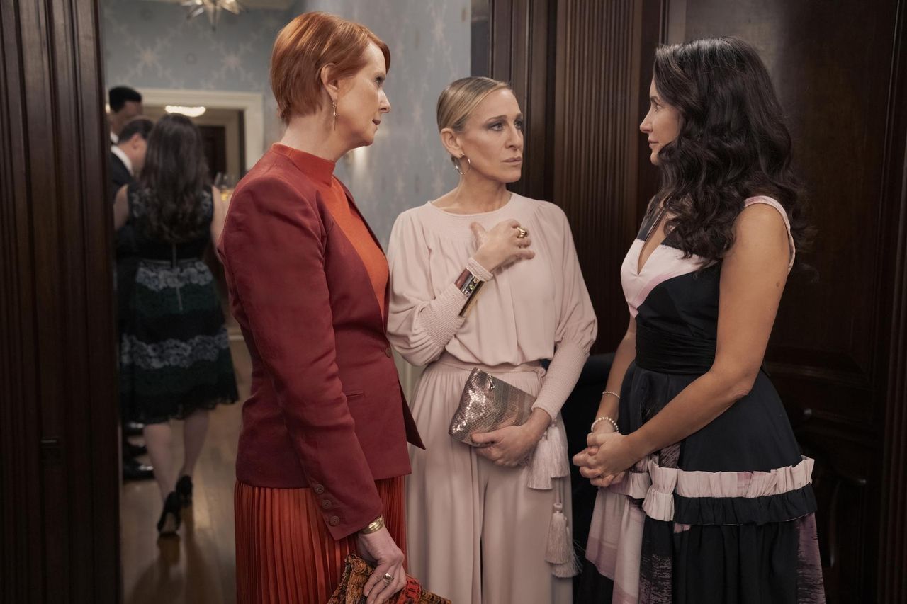 Quando_esce_la_Stagione_3_di_And_Just_Like_That_JwtXs3Qe6T - Confidenze24 Source: Craig Blankenhorn/Max - - Cynthia Nixon, Sarah Jessica Parker & Kristin Davis in 'And Just Like That...' Stagione 2.