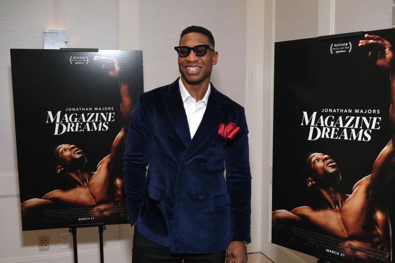 Riflessioni_di_Jonathan_Majors_sul_Personaggio_Tossico_in_Magazine_Dreams_MDgmzjjDF6 - Confidenze24 Source: Variety - Getty - Arrivi alla proiezione speciale di 'Magazine Dreams'