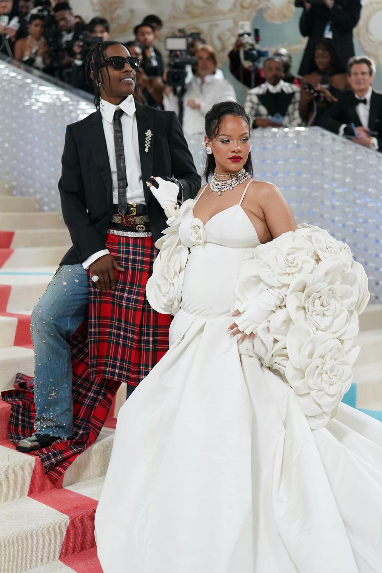Rihanna_condivide_foto_dopo_la_nascita_dei_suoi_figli_LDOrDiValY - Confidenze24 Source: Kristin Callahan/Everett Collection - SheKnows - Rihanna e A$AP Rocky al Met Gala