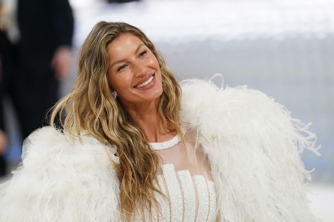 Rumori_di_relazione_tra_Gisele_Bundchen_e_Joaquim_Valente_jvx4uBhesZ - Confidenze24 Source: Kristin Callahan/Everett Collection - - Gisele Bundchen al Met Gala 2023