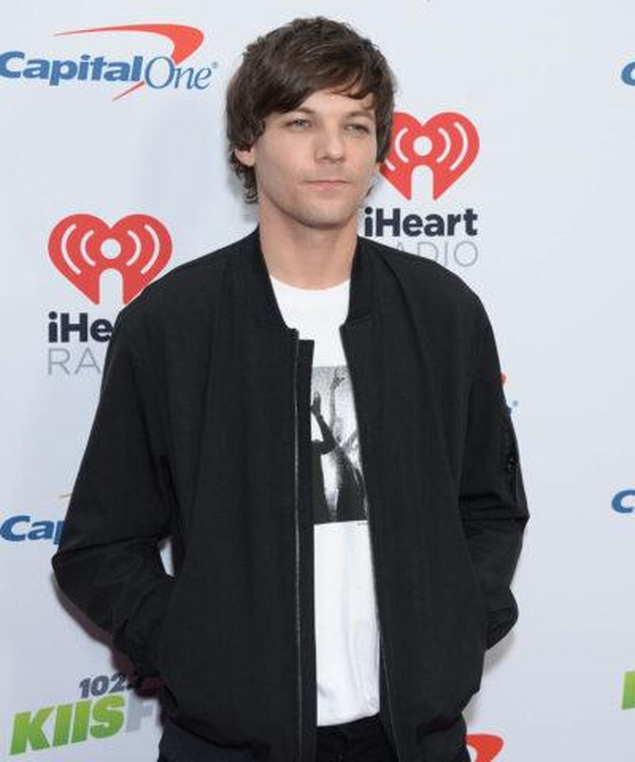 Sam_Thompson_e_Louis_Tomlinson_partecipano_a_Soccer_Aid_Z6d9DFIj2o - Confidenze24 Source: SplashNews.com - - Louis Tomlinson a un evento sul red carpet