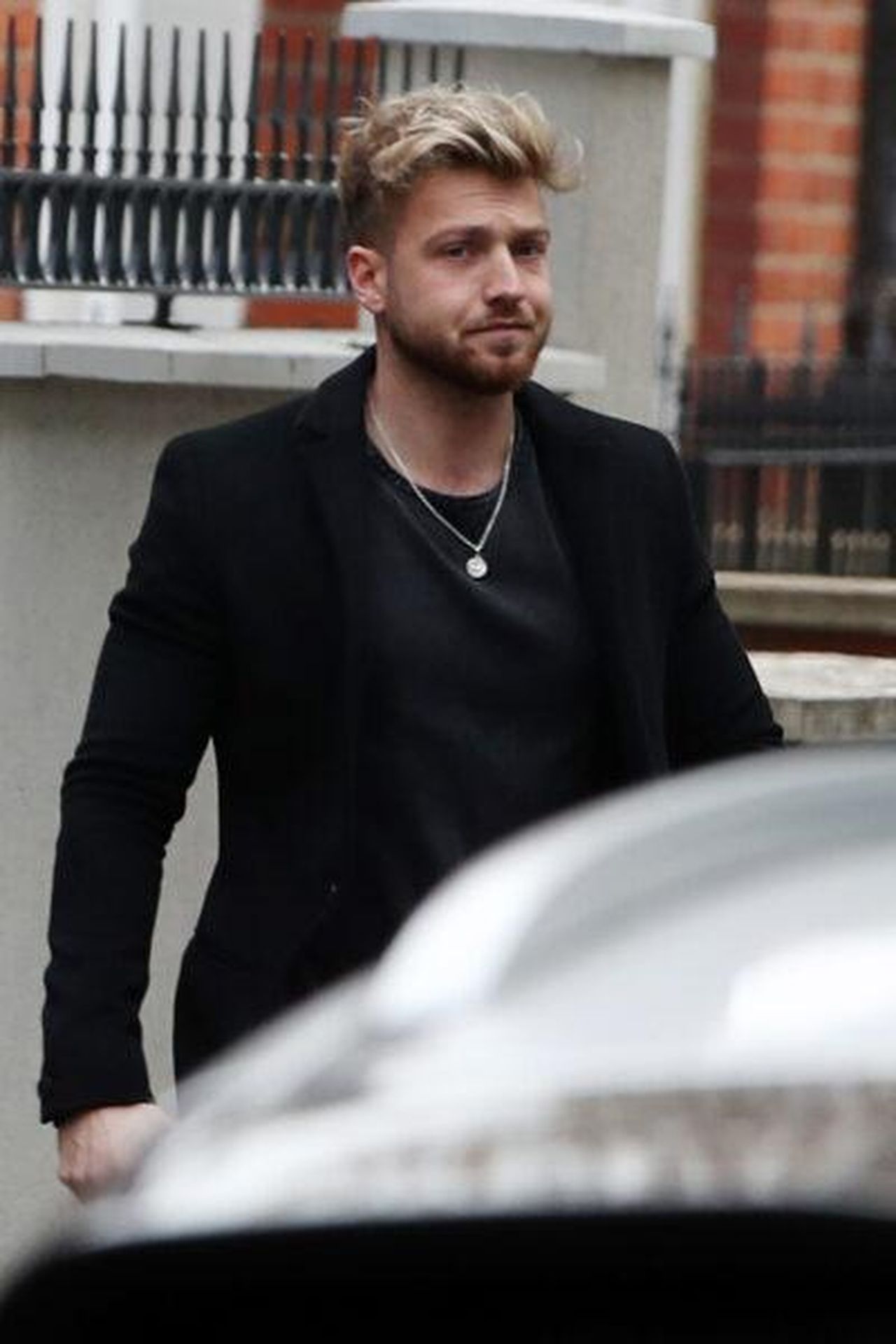 Sam_Thompson_fa_commenti_preoccupanti_dopo_la_rottura_con_Zara_bOZCdKZt8K - Confidenze24 Source: SplashNews.com - - Sam Thompson sembra triste mentre esce di casa