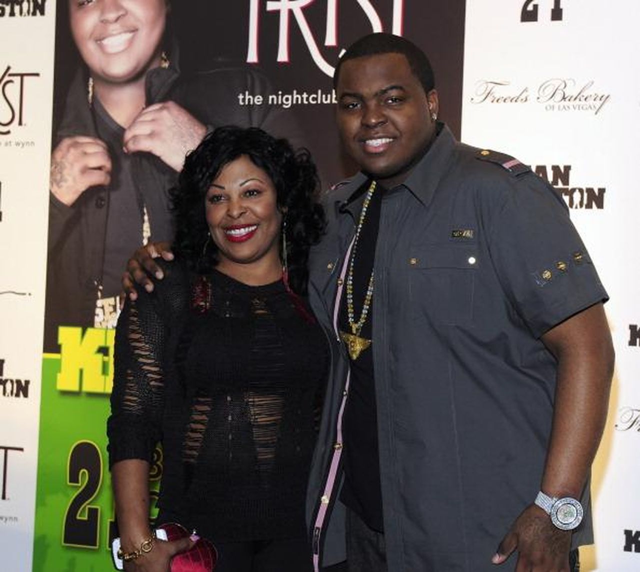 Sean_Kingston_e_madre_condannati_per_frode_TwcI6mUeJp - Confidenze24 Source: Steven Lawton - Bossip - Sean Kingston e madre Janice Turner festeggiano il compleanno