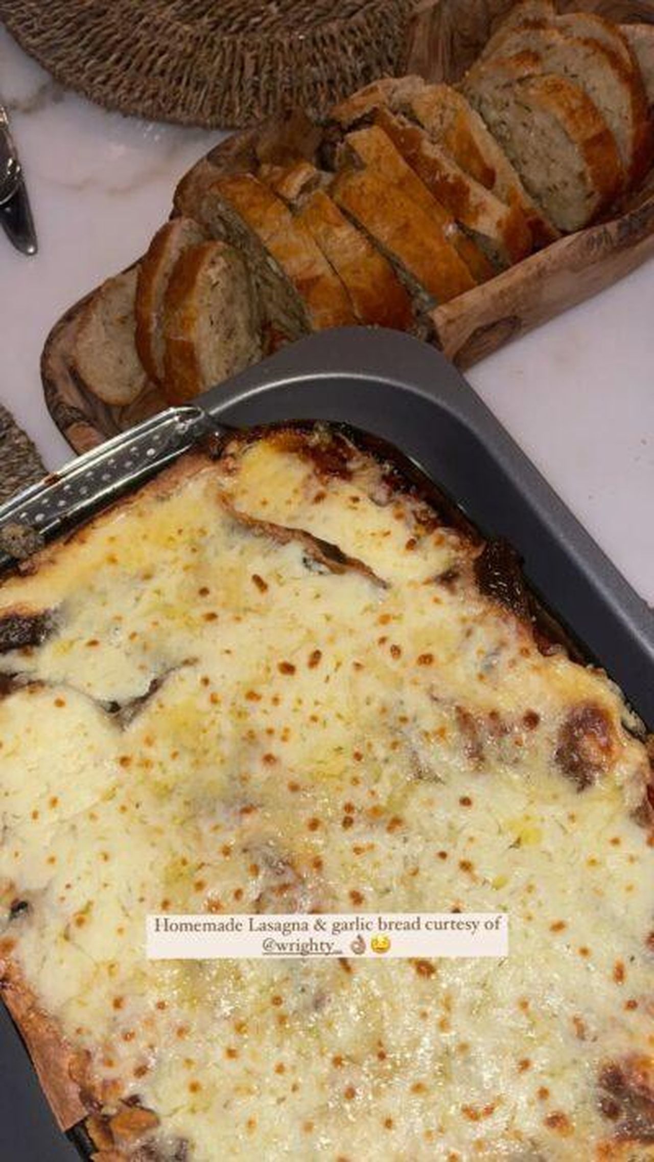 Serata_romantica_MvNYxw7I5c - Confidenze24 Source: Instagram - Instagram - Cena romantica preparata da Mark