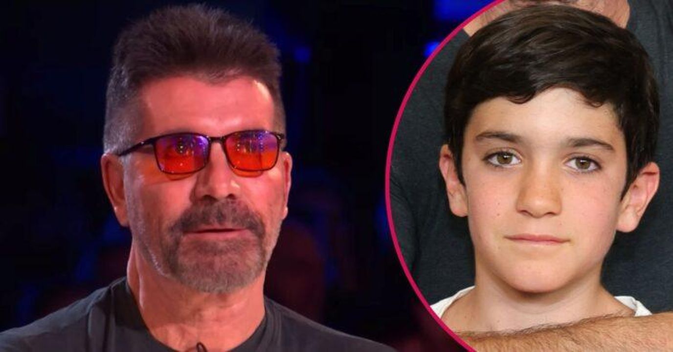 Simon_Cowell_si_preoccupava_che_suo_figlio_non_lo_amasse_ooa0oT9fZA - Confidenze24 Simon Cowell si preoccupava che suo figlio 'non lo amasse' Simon Cowell e suo figlio Eric