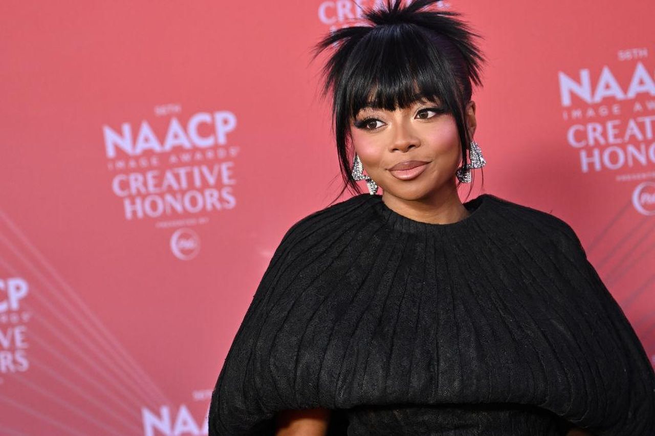 Skai_Jackson_non_tollera_le_critiche_sul_suo_bambino_FDeExKdgmE - Confidenze24 Source: Paras Griffin - Getty - Skai Jackson partecipa ai 56esimi NAACP Image Awards Creative Honors