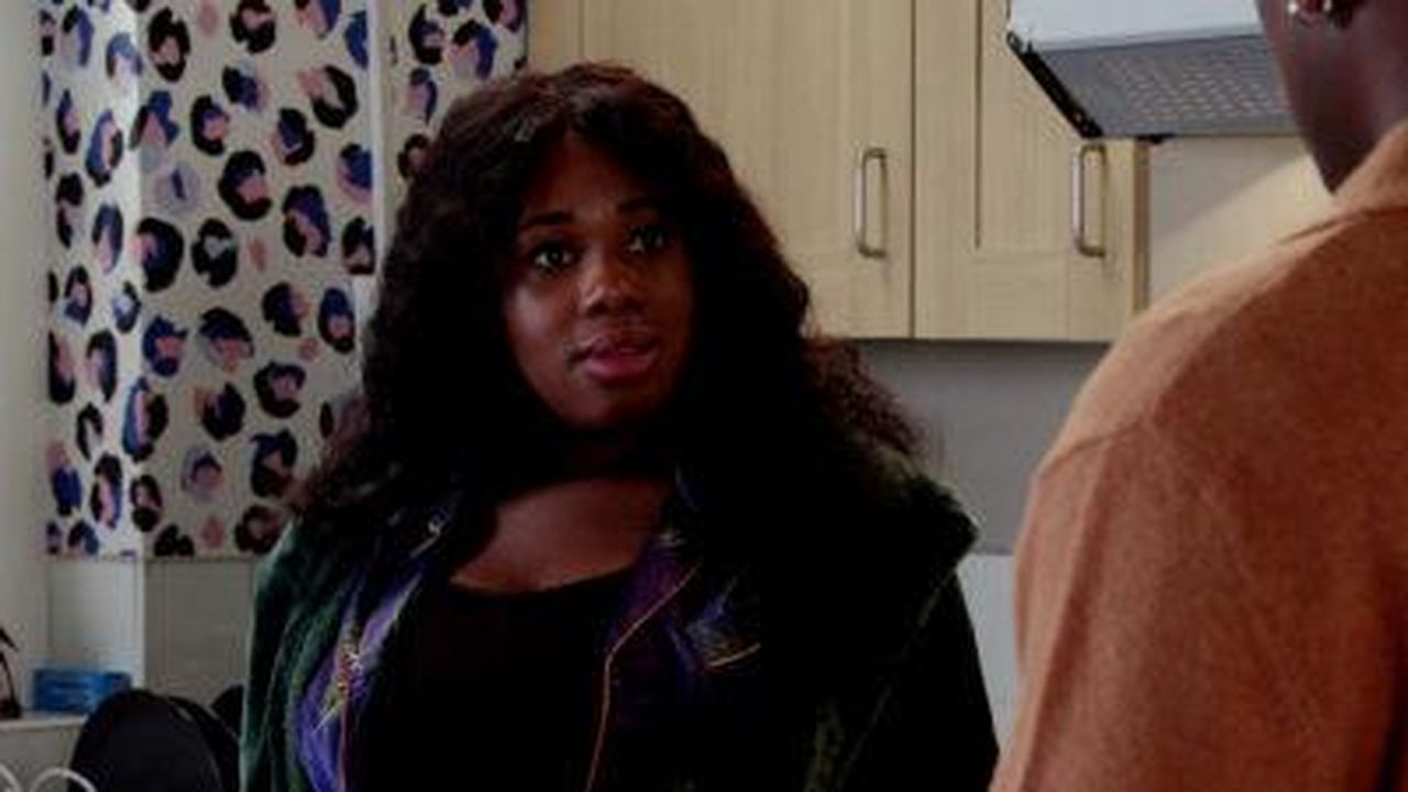 Spoiler_di_Coronation_Street_per_la_prossima_settimana_1_DeeDee_ha_un_piano_lWmxJ4XmQP - Confidenze24 Spoiler di Coronation Street per la prossima settimana: 1. Dee-Dee ha un piano Dee-Dee e James