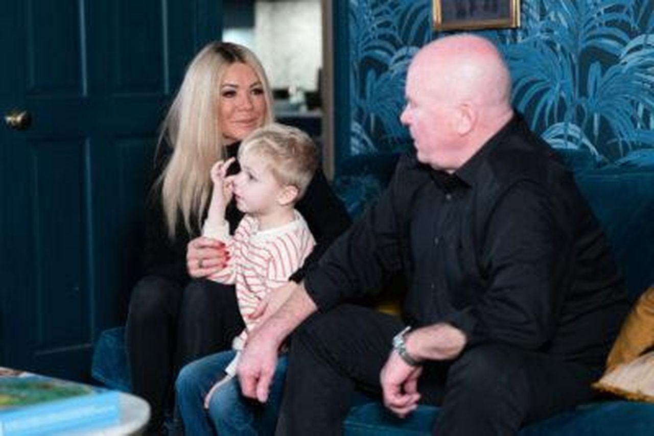 Spoiler_di_EastEnders_per_la_prossima_settimana_1_Phil_scompare_mRY5ik33bk - Confidenze24 Spoiler di EastEnders per la prossima settimana: 1. Phil scompare Phil scompare