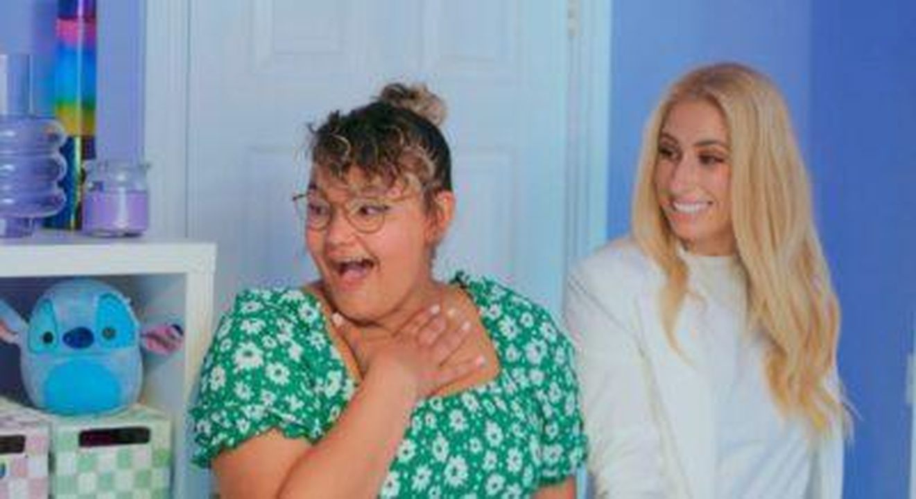 Stacey_Solomon_e_il_team_riordinano_la_casa_di_Katrina_XyN0h186aw - Confidenze24 Source: BBC - - Tayla e Stacey Solomon su Sort Your Life Out