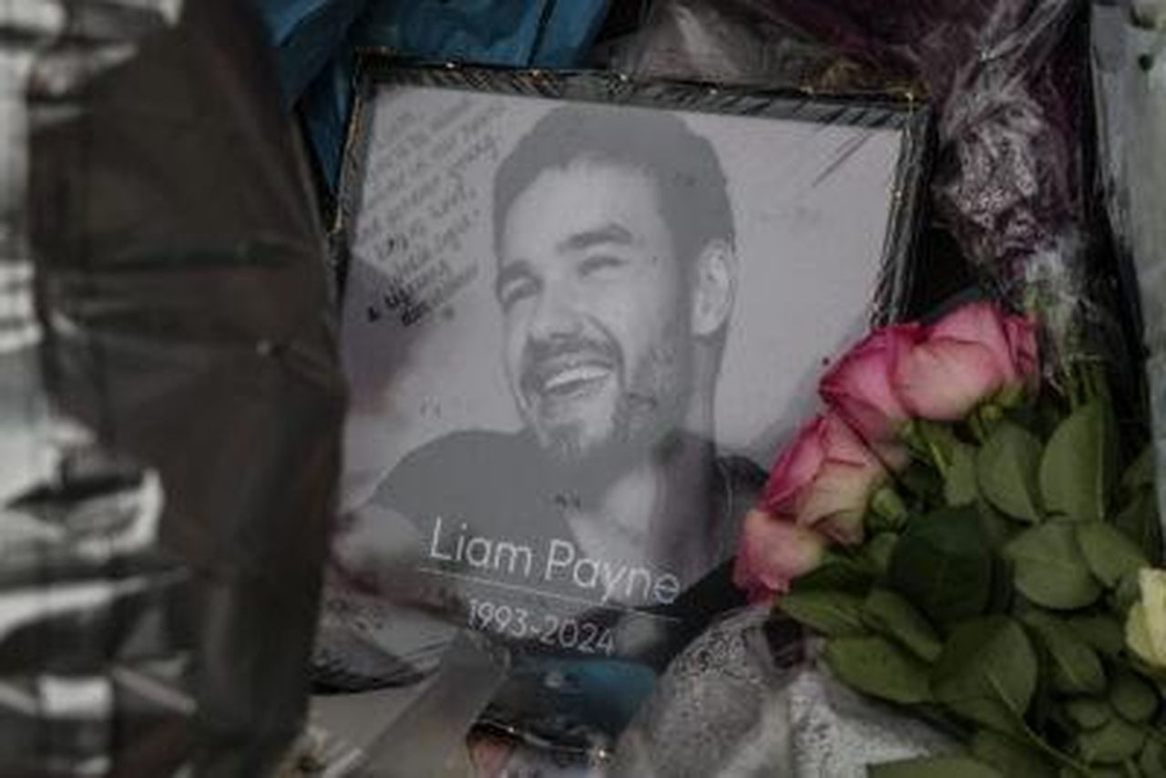 Tributo_ai_BRIT_Awards_SDqhR4T7Ix - Confidenze24 Tributo ai BRIT Awards Tributi dei fan per Liam Payne