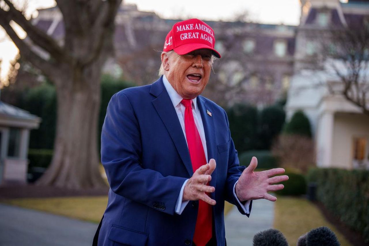 Trump_e_i_dipendenti_federali_dichiarazioni_controverse_CB01KeTStj - Confidenze24 Source: Andrew Harnik - Getty Images - Il presidente Trump parte per la Florida