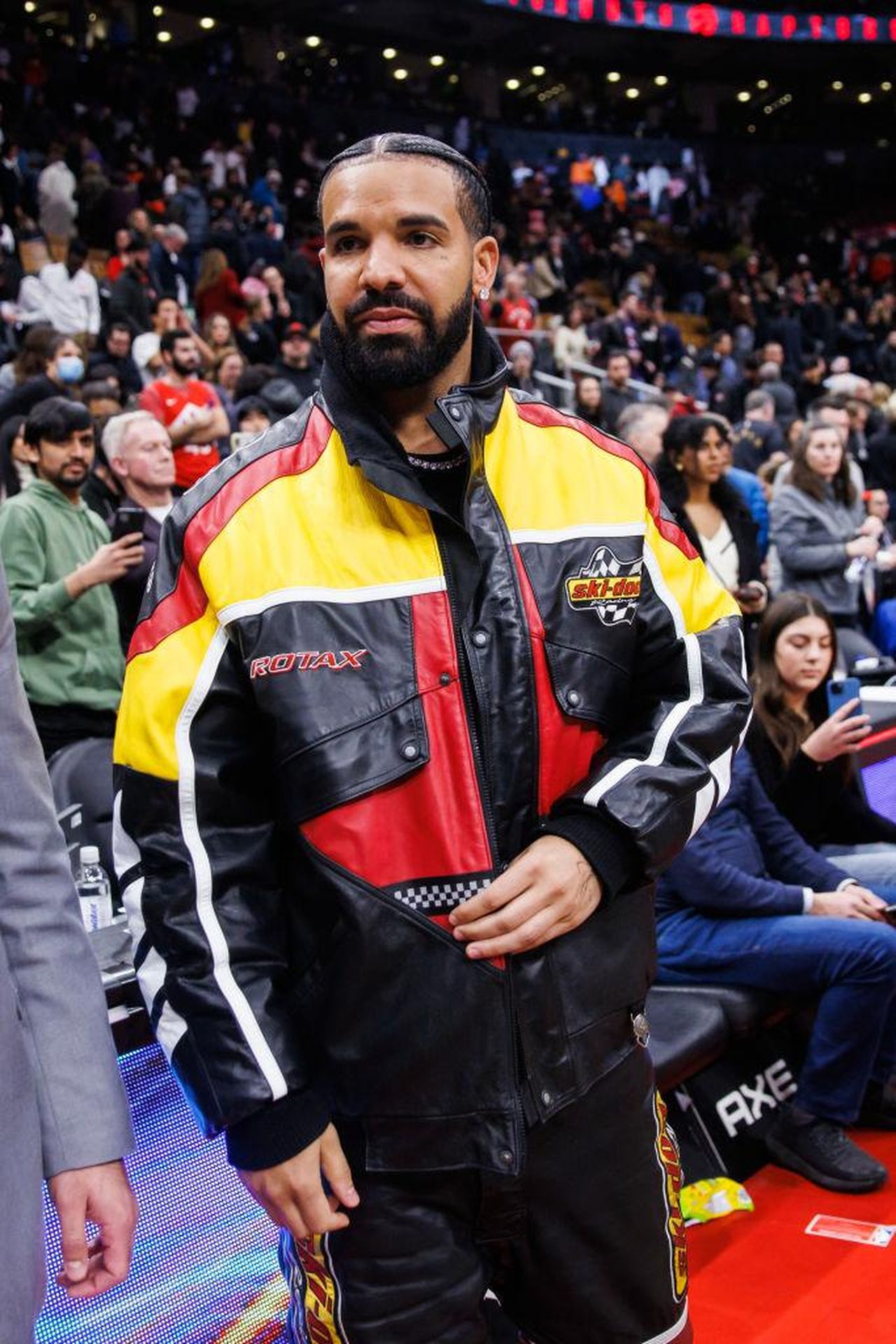 UMG_Risponde_alla_Causa_di_Drake_Q5O3nquKy8 - Confidenze24 Source: Cole Burston - Getty - Los Angeles Clippers contro Toronto Raptors