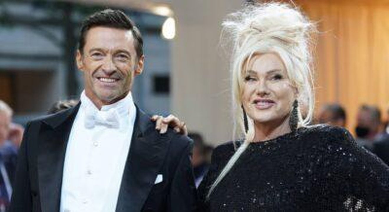 Ultime_sul_divorzio_di_Hugh_Jackman_e_moglie_8Tzcw6zTXo - Confidenze24 Source: SplashNews.com - - Hugh Jackman e Deborra-Lee Furness sorridono per le telecamere