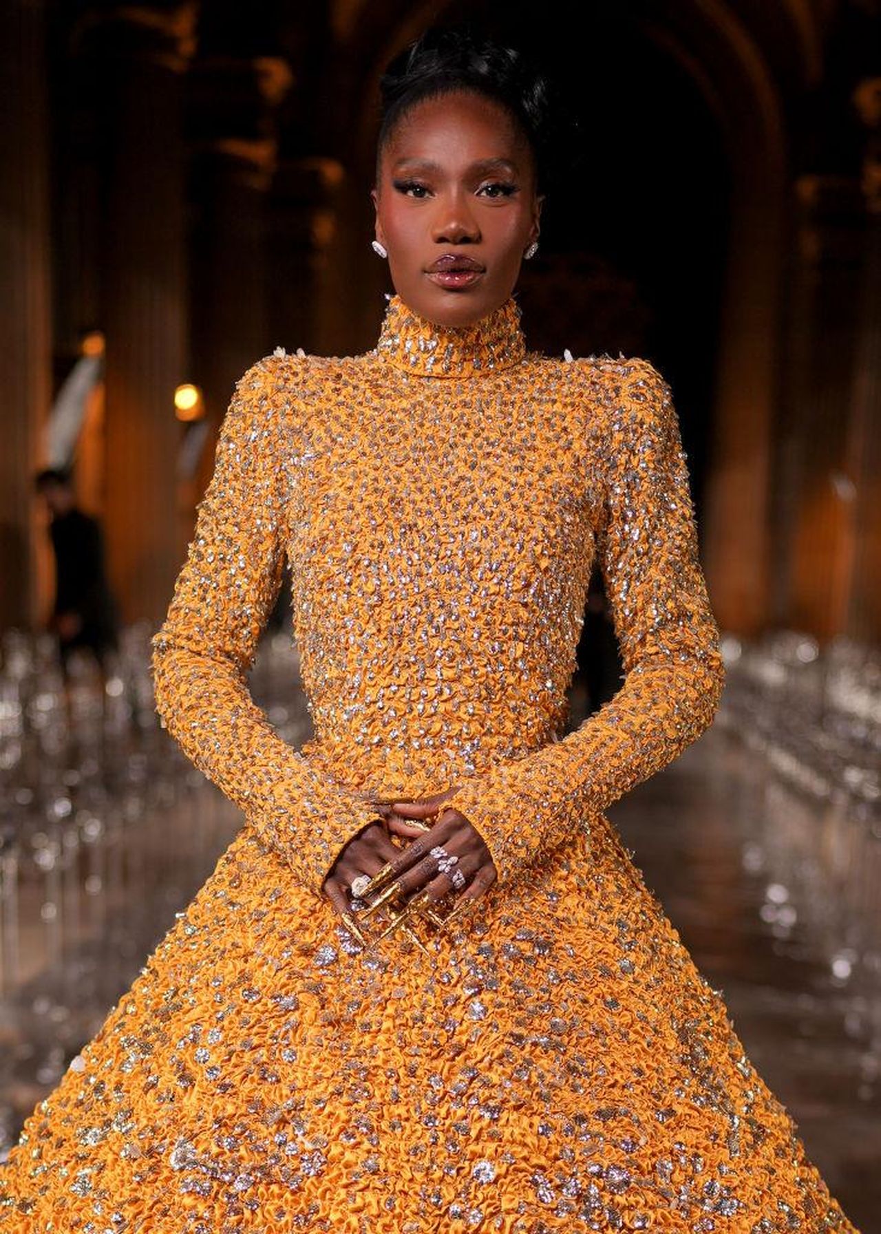 Un_Riassunto_della_Paris_Fashion_Week_2025_di_Doechii_b824yPBM2k - Confidenze24 Source: WWD / Getty - - Le Grand Dîner du Louvre