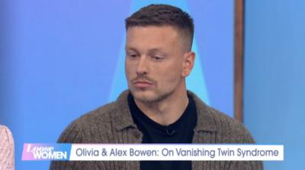 Uno_dei_gemelli_non_aveva_battito_cardiaco_B1gs4s7Wtz - Confidenze24 Source: ITV - - Alex Bowen triste su Loose Women