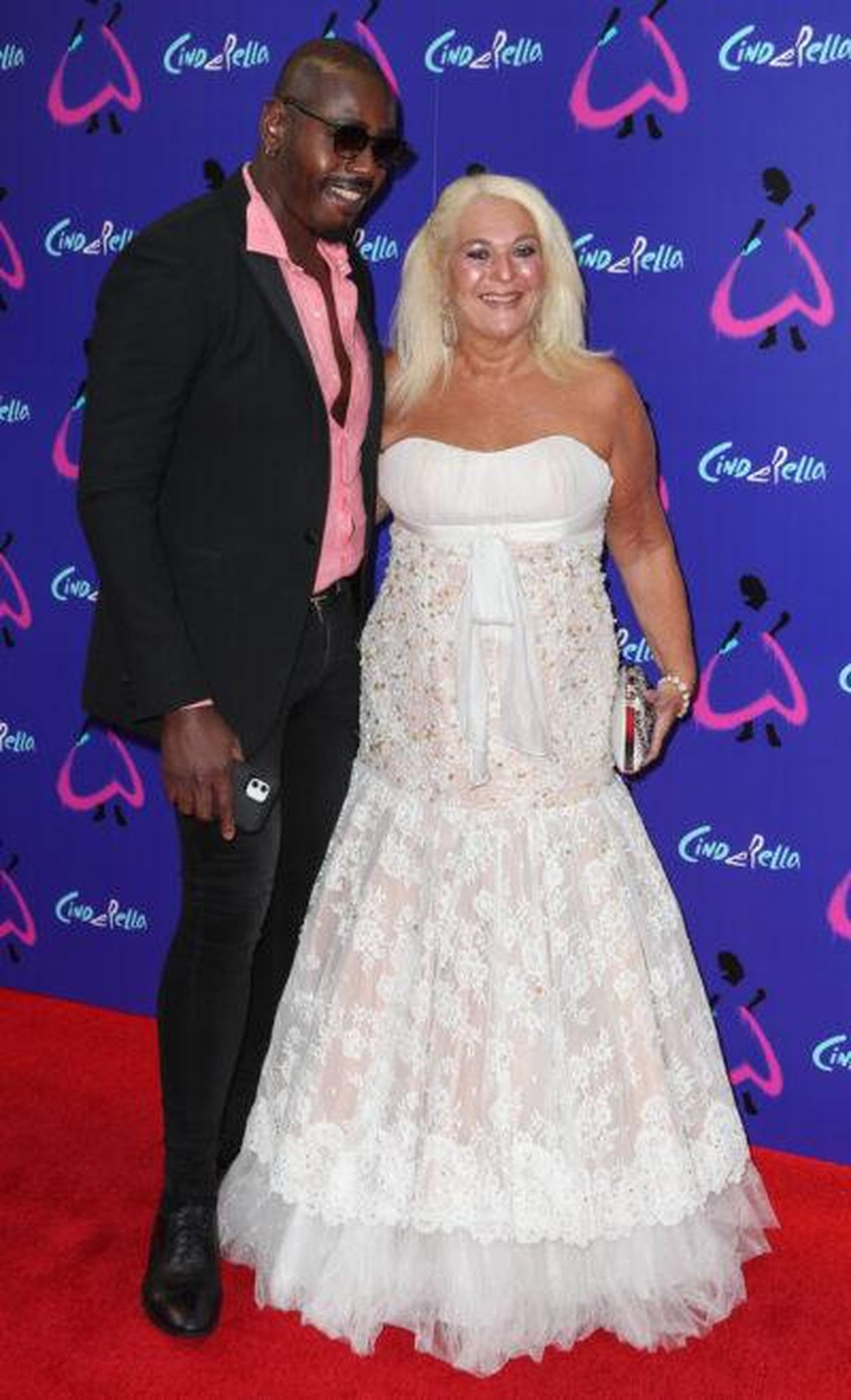 Vanessa_Feltz_rivela_il_suo_segreto_fidanzato_NNSTtripFv - Confidenze24 Source: Credit: Splashnews.com - - Vanessa Feltz e Ben Ofoedu sul tappeto rosso