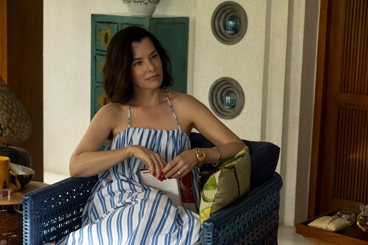 Victoria_Ratliff_dHfqNT7xUt - Confidenze24 Source: Fabio Lovino/HBO - - Parker Posey nei panni di Victoria Ratliff in 'The White Lotus'