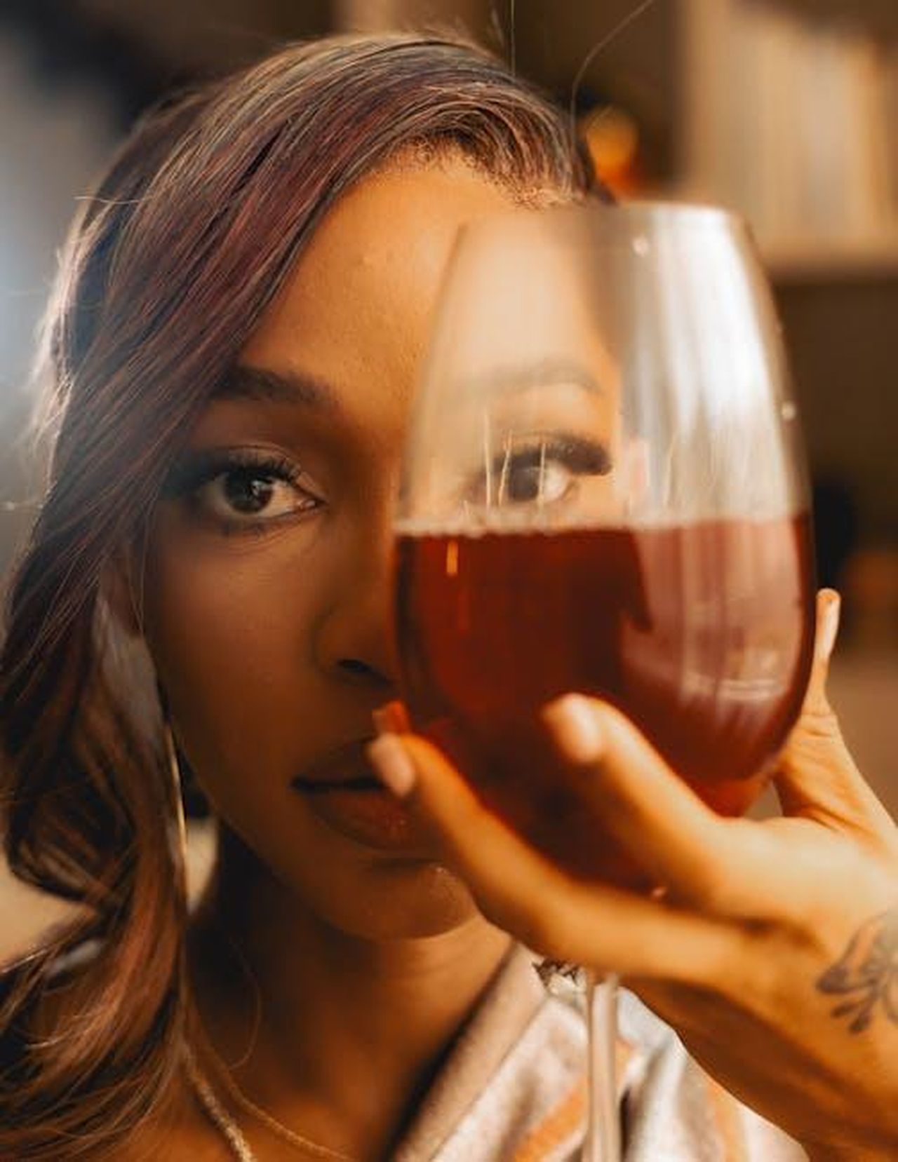 Vita_e_carriera_di_milie_Dequenne_GiWozaW5Ah - Confidenze24 Source: Megwara Favour - pexels - a woman with a wine glass cup