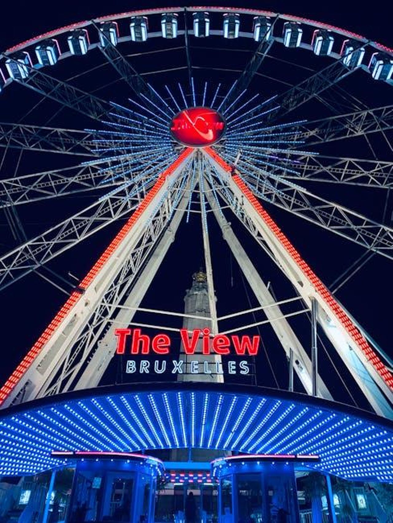 Wendy_e_la_sua_apparizione_a_The_View_KJSvuHtbFG - Confidenze24 Source: Oluwatosin A - pexels - A spectacular illuminated Ferris wheel at night in Brussels, perfect for travel and leisure themes.