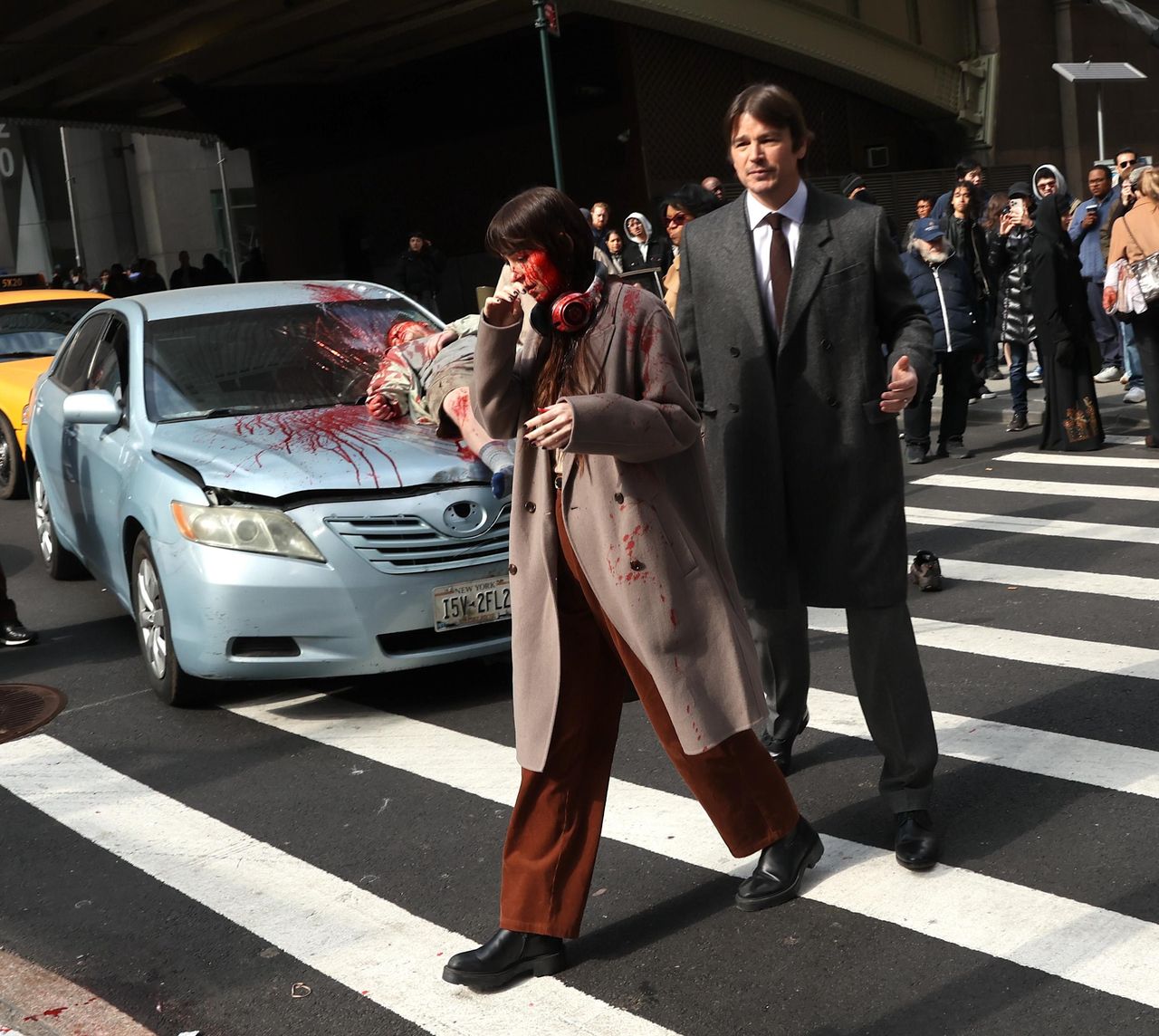 _iniziata_la_produzione_FW9aY0kZu8 - Confidenze24 Source: Jose Perez/Bauer-Griffin/GC Images - - Josh Hartnett e Dakota Johnson sul set di 'Verity'