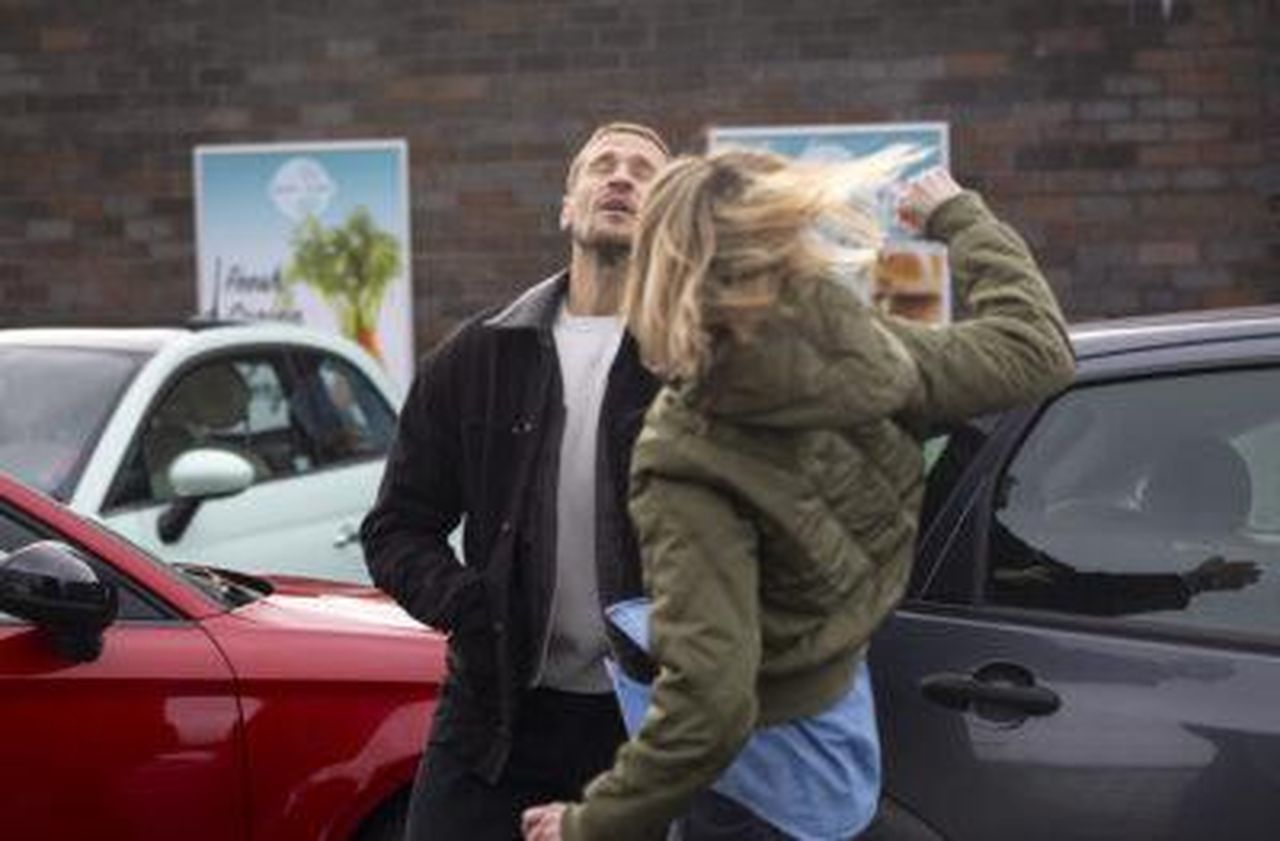 Abi_viene_invitata_da_Carl_il_fratello_di_Kevin_yLeNMnltrI - Confidenze24 Abi viene invitata da Carl, il fratello di Kevin Abi e Carl al supermercato