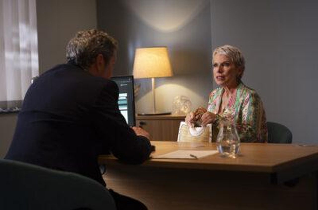 Il_momento_gioioso_di_Debbie__offuscato_ewiKfpXhXr - Confidenze24 Il momento gioioso di Debbie è offuscato Debbie e il medico