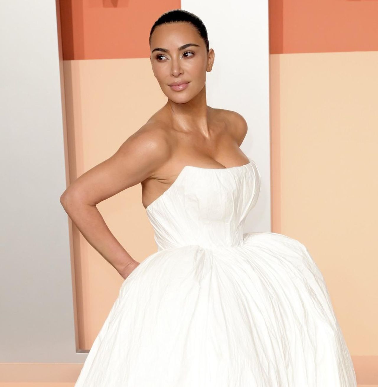 Il_percorso_di_Kim_Kardashian_verso_la_carriera_legale_dCaWoCmd5F - Confidenze24 Il percorso di Kim Kardashian verso la carriera legale Kim Kardashian durante il suo percorso legale