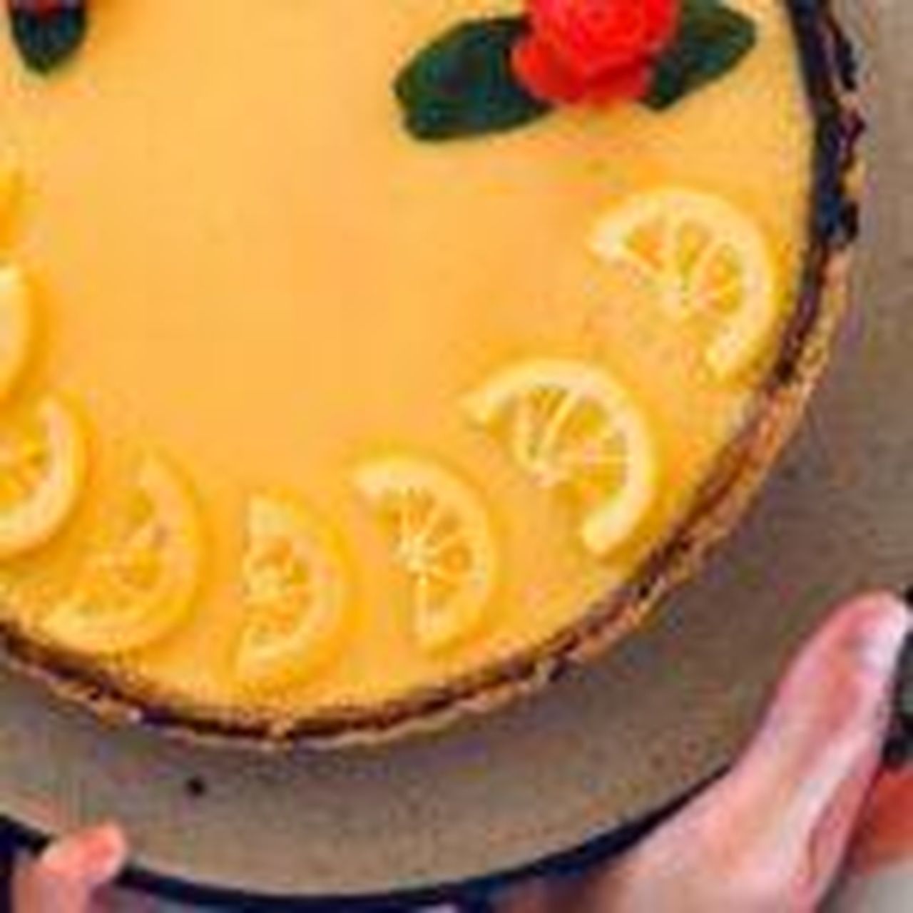 La_tradizione_della_Festa_della_Mamma_nel_Regno_Unito_4AFqEzZcOc - Confidenze24 La tradizione della Festa della Mamma nel Regno Unito Torta preparata da Meghan per la Festa della Mamma