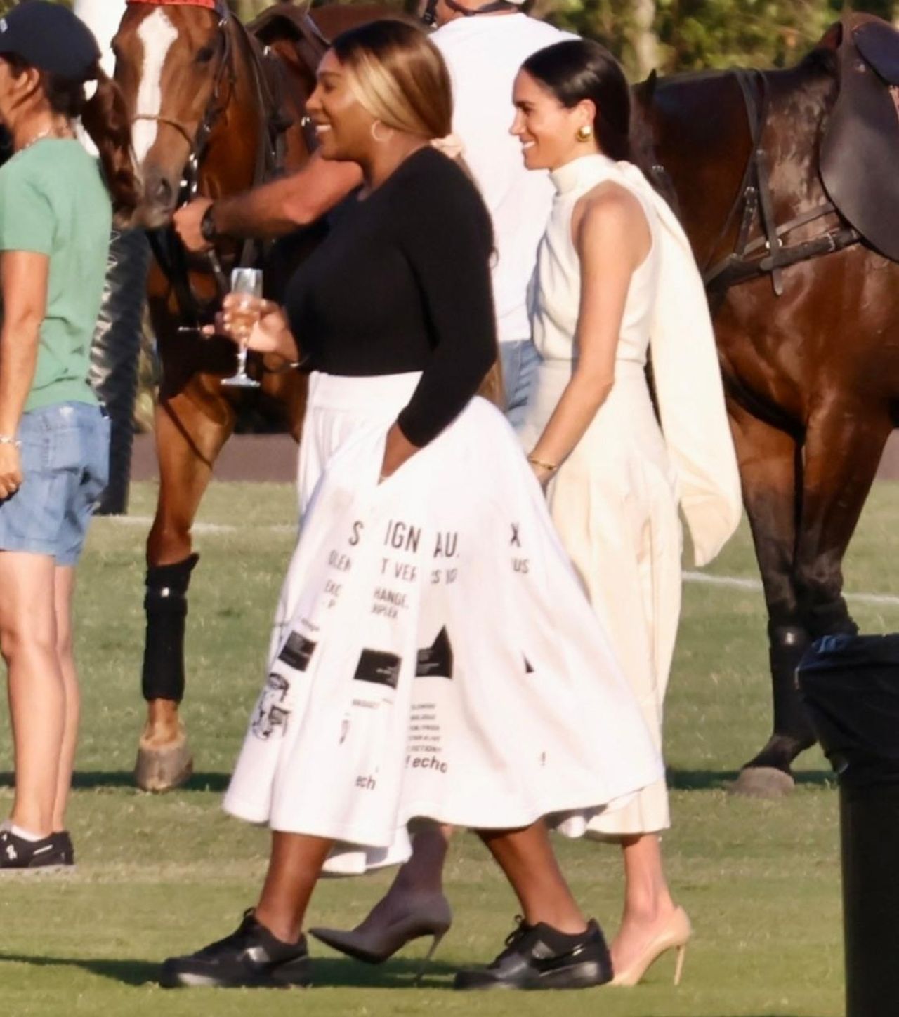Le_reazioni_allemail_di_Harry_3xfoRL8nxJ - Confidenze24 Le reazioni all'email di Harry Harry e Meghan al polo